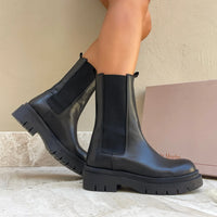 - Botas de cuero