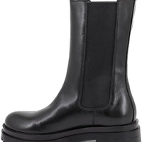 - Botas de cuero